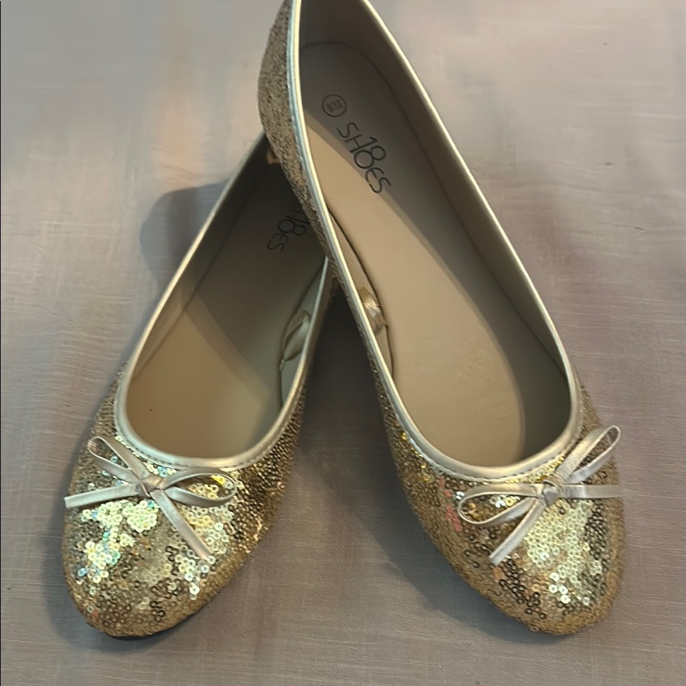 Gold Metallic Flats for Casual and Dressy Occasions